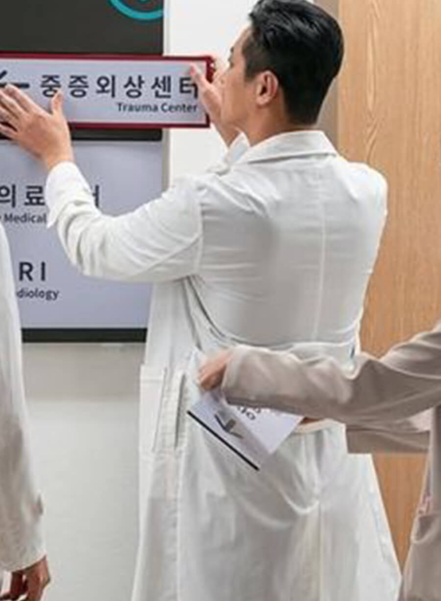Harpoon Baek Kang-hyeok Inspired White Coat - The Trauma Code: Heroes on Call 2025 Style
