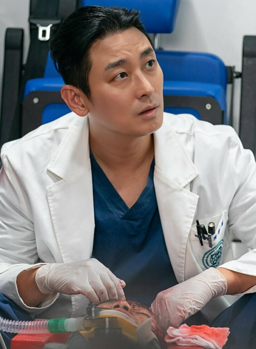 Harpoon Baek Kang-hyeok Inspired White Coat - The Trauma Code: Heroes on Call 2025 Style