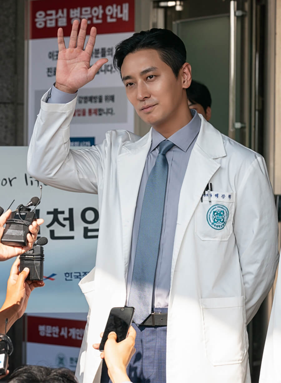 Harpoon Baek Kang-hyeok Inspired White Coat - The Trauma Code: Heroes on Call 2025 Style